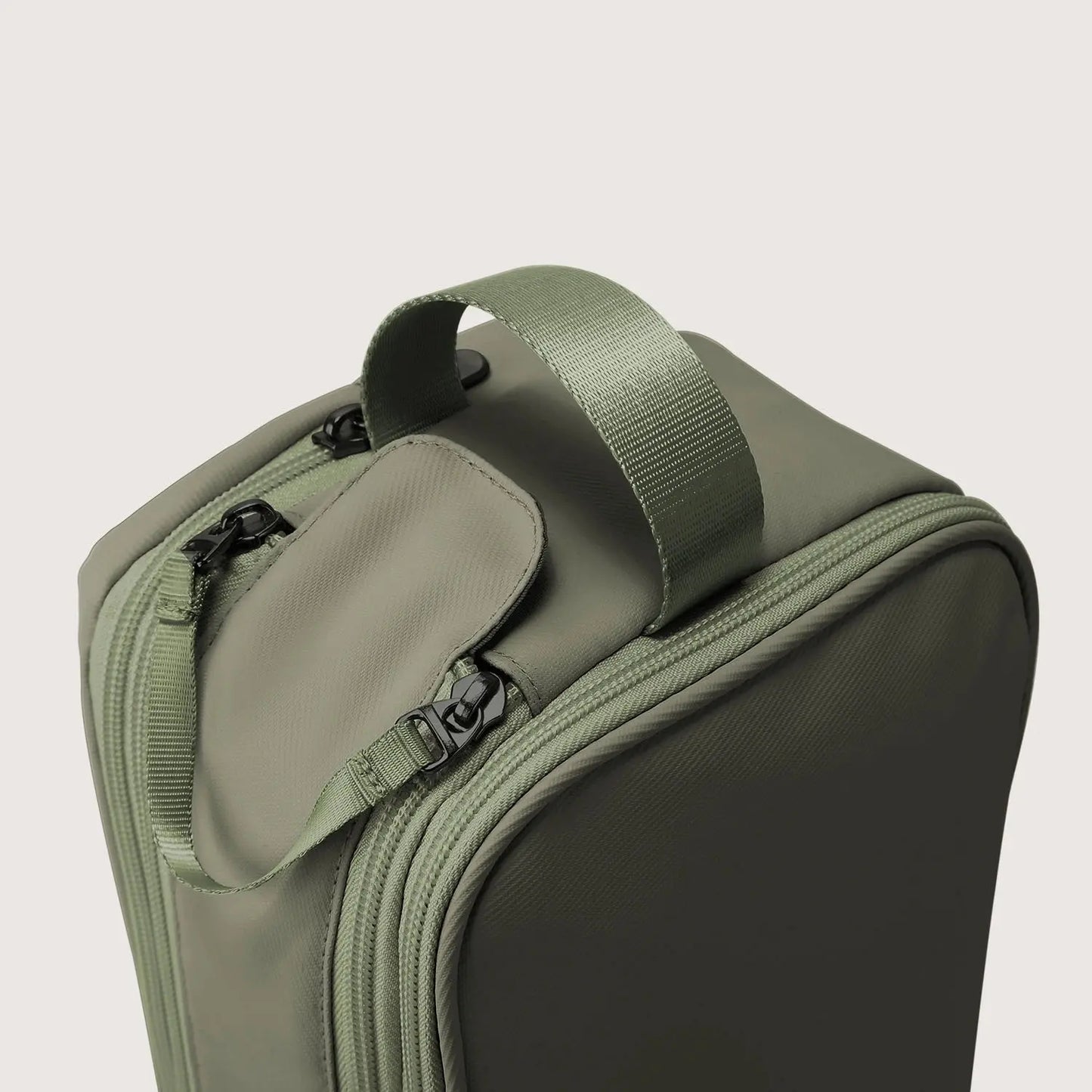 (FREE GIFT) On-road Toiletry Bag
