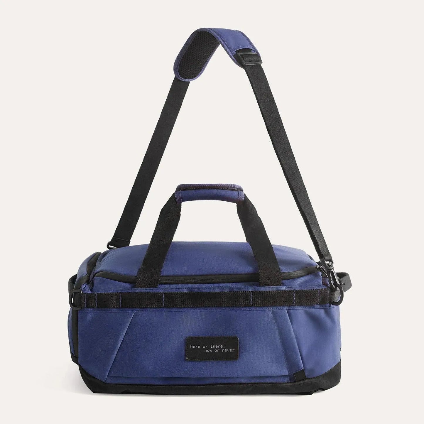 (FREE GIFT) Paz 43L Duffle Backpack